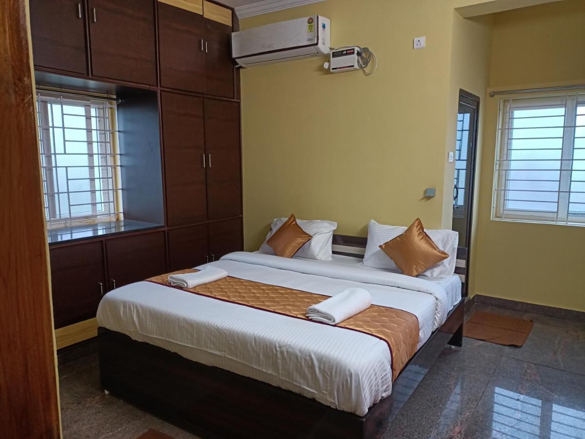 Four Seasons Home Stay تيروباتي المظهر الخارجي الصورة