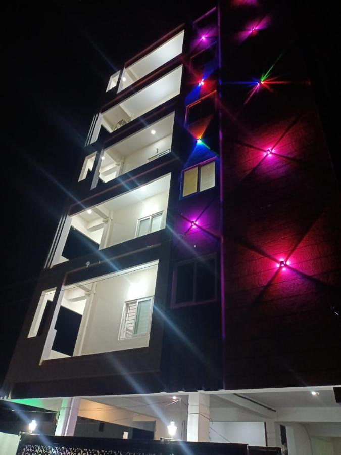 Four Seasons Home Stay تيروباتي المظهر الخارجي الصورة