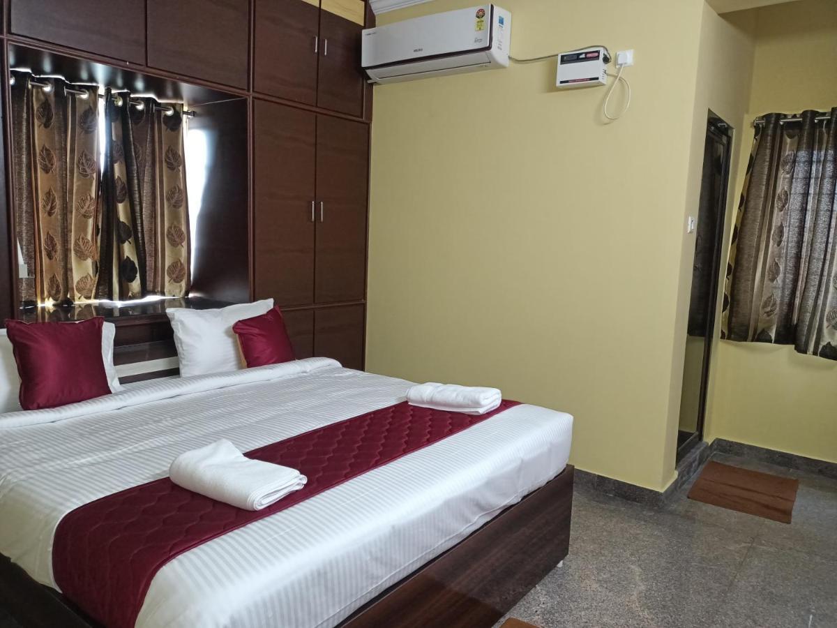 Four Seasons Home Stay تيروباتي المظهر الخارجي الصورة