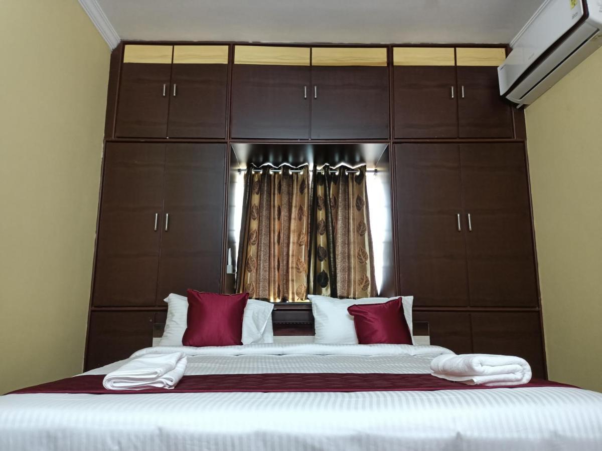 Four Seasons Home Stay تيروباتي المظهر الخارجي الصورة