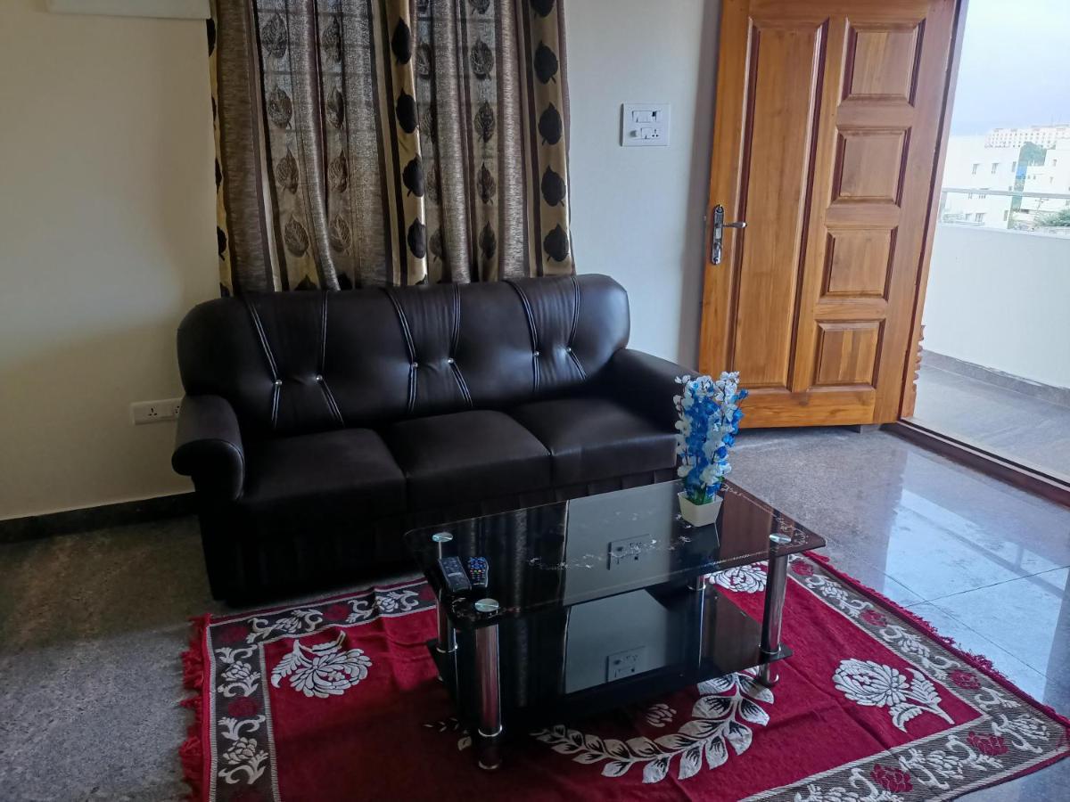 Four Seasons Home Stay تيروباتي المظهر الخارجي الصورة