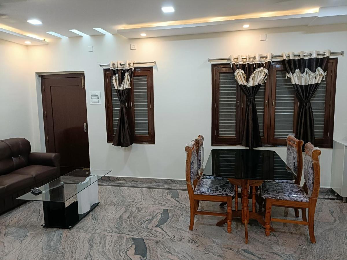 Four Seasons Home Stay تيروباتي المظهر الخارجي الصورة