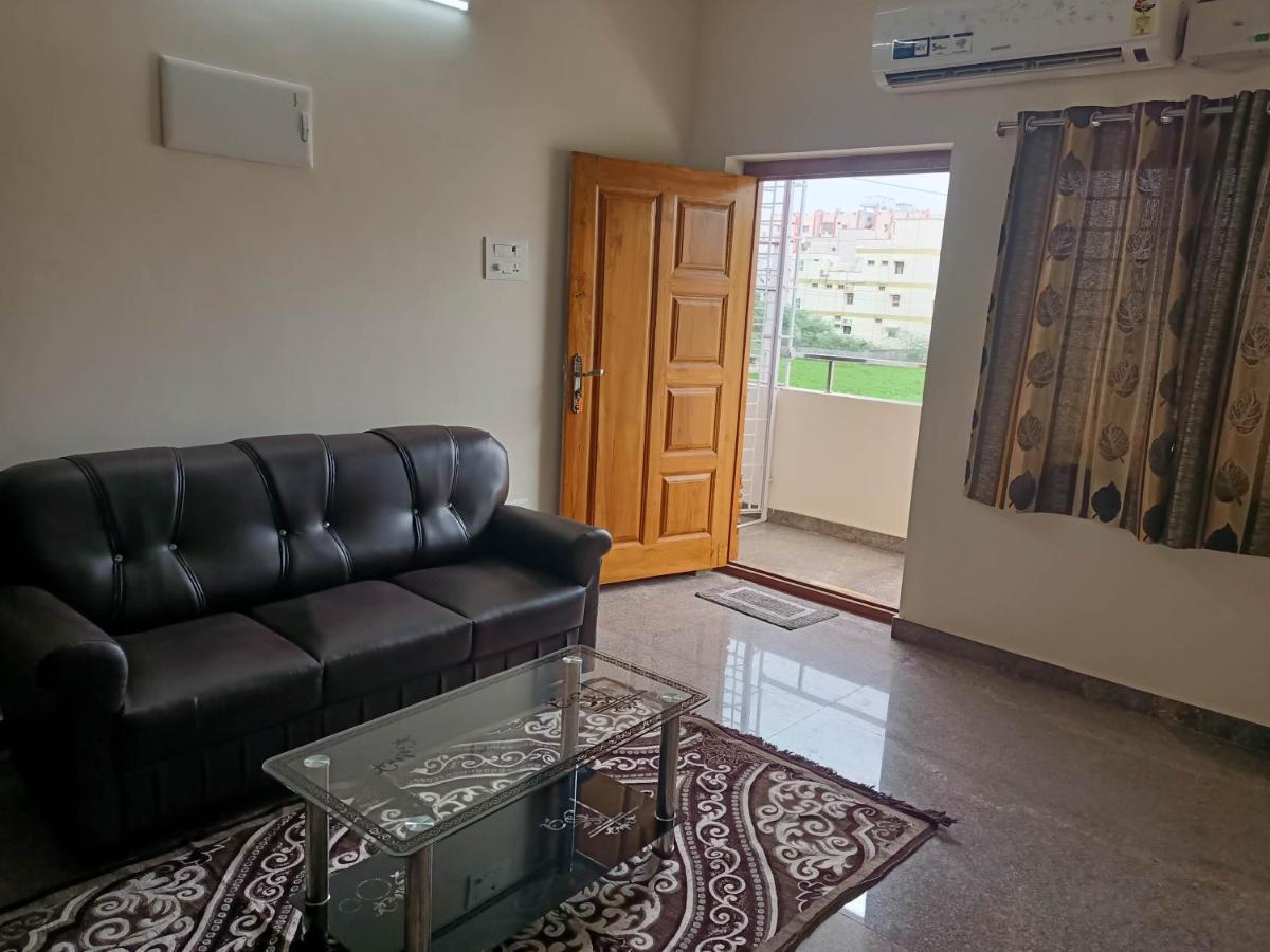 Four Seasons Home Stay تيروباتي المظهر الخارجي الصورة