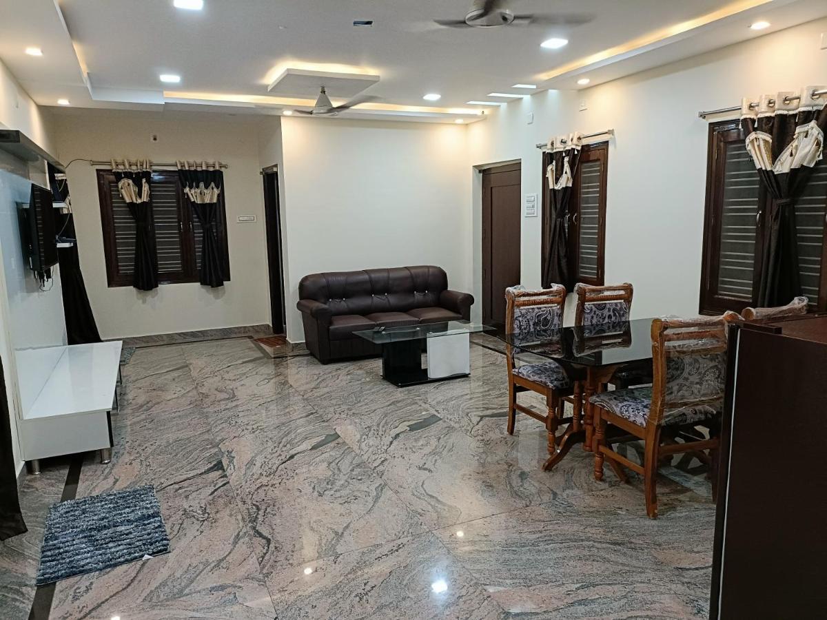 Four Seasons Home Stay تيروباتي المظهر الخارجي الصورة