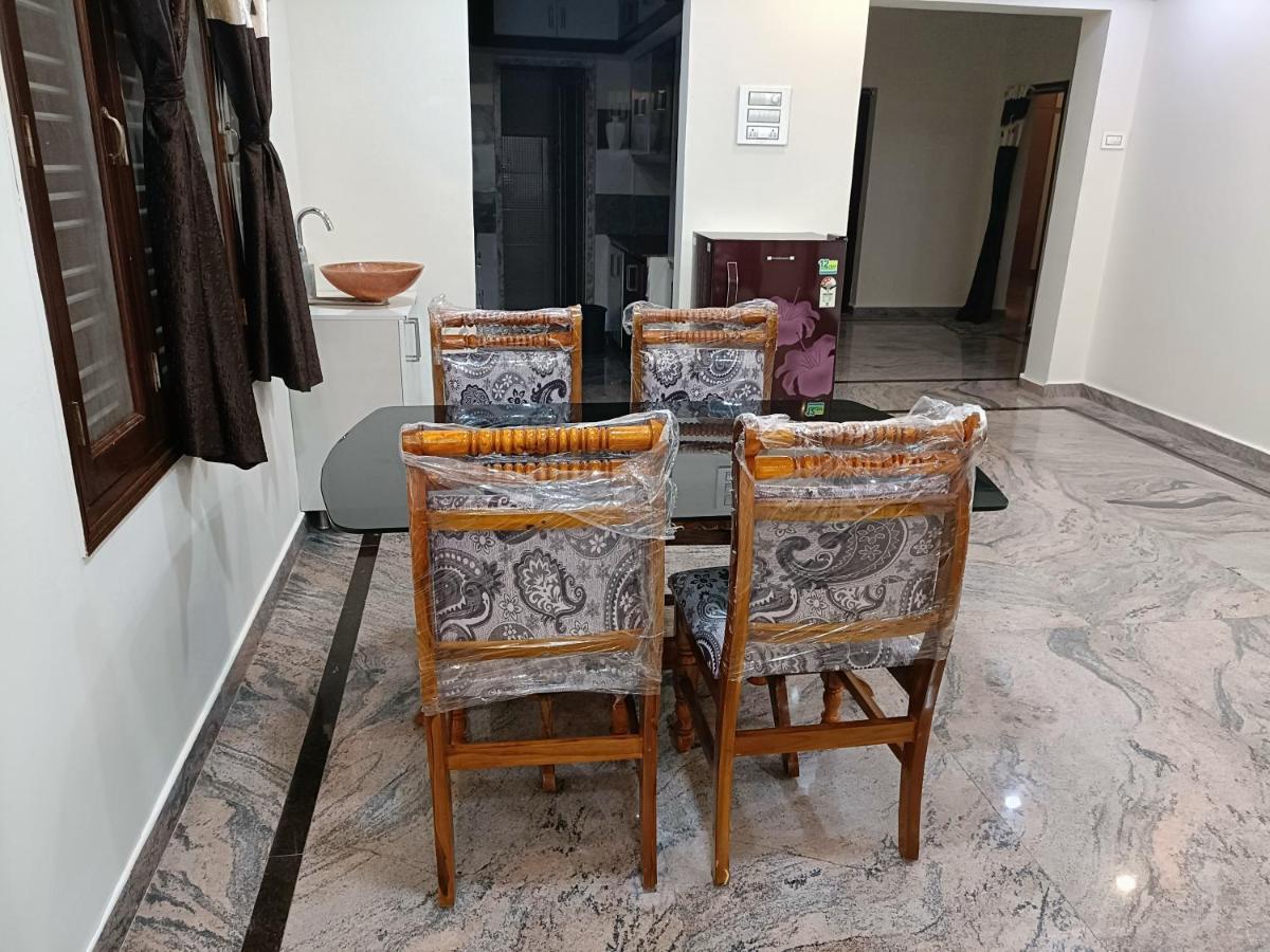 Four Seasons Home Stay تيروباتي المظهر الخارجي الصورة