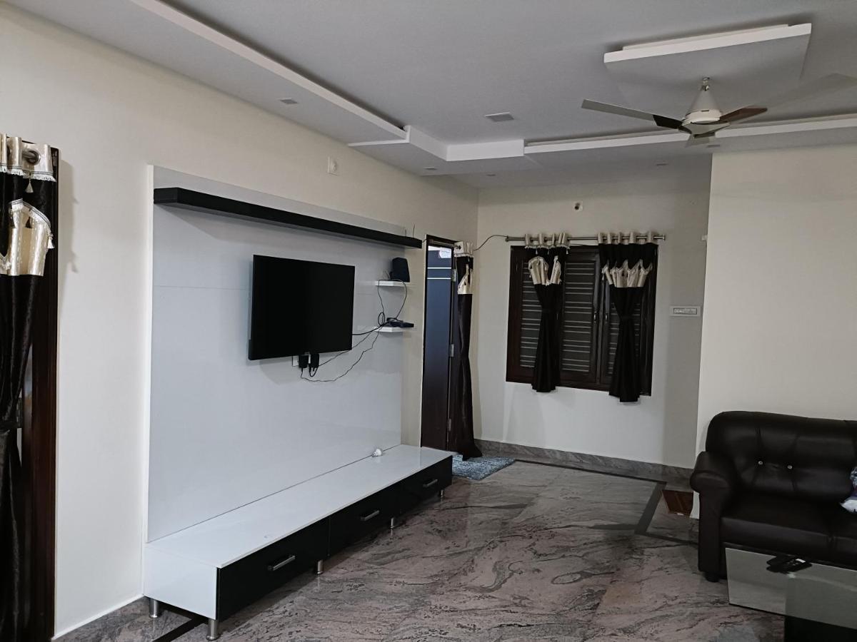 Four Seasons Home Stay تيروباتي المظهر الخارجي الصورة