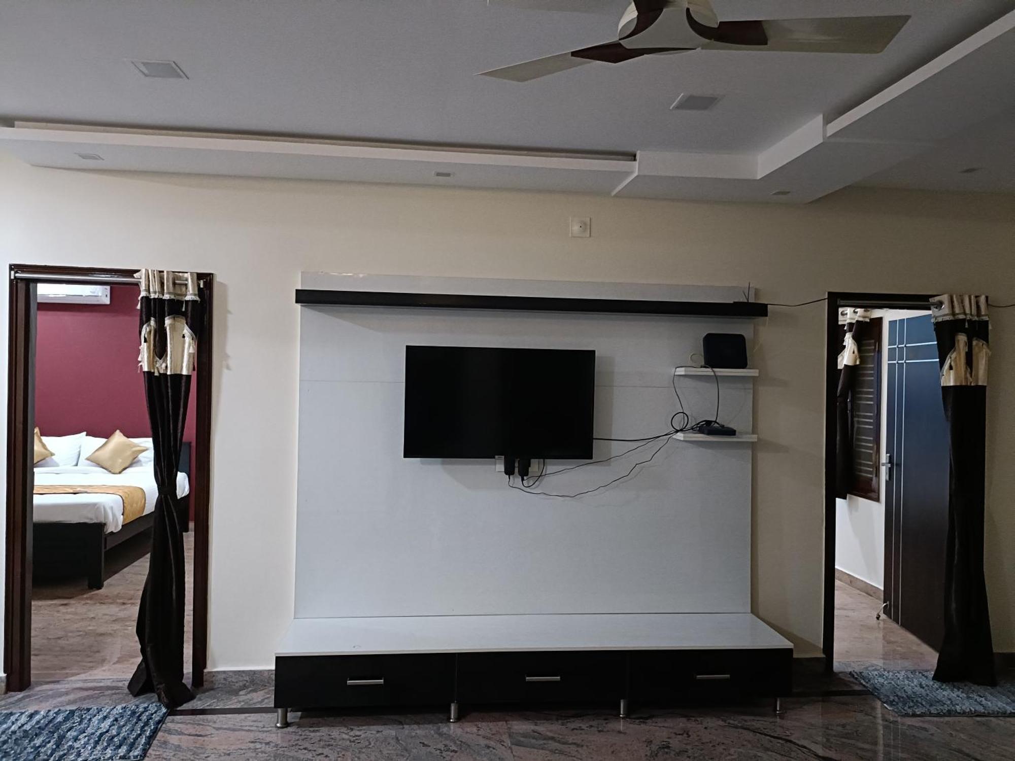 Four Seasons Home Stay تيروباتي المظهر الخارجي الصورة